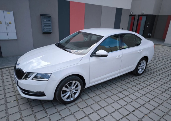 Skoda Octavia cena 49700 przebieg: 199000, rok produkcji 2019 z Rzeszów małe 407